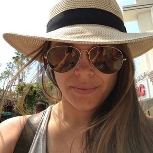 Meet your Posher, Emilia